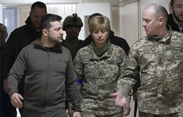 Зеленский посетил в госпитале раненых защитников Украины