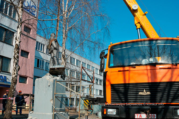 В Бобруйске демонтировали памятник Ленину