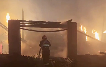 В Любанском районе возник крупный пожар на сенохранилище