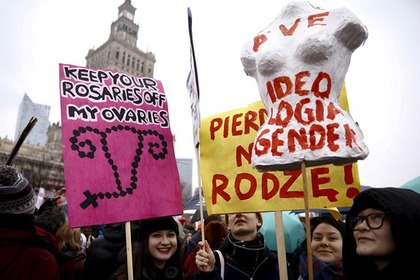 Женщины Варшавы накануне 8 марта возмутились ограничениями на аборты