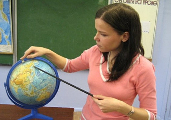 Кочанова призвала подержать молодых педагогов в школах