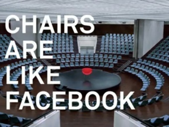 Соцсеть Facebook сравнила себя со стулом