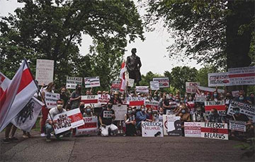 «Стоп диктатура!»: в Бостоне поддержали протестующих белорусов