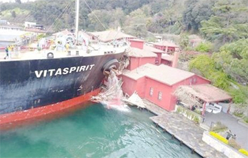 В исторический особняк в Стамбуле врезался направлявшийся в Украину танкер