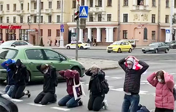 В Минске студенты провели акцию на перекрестке