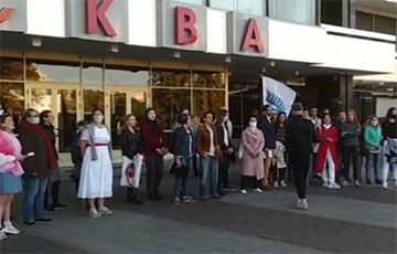 «Купалинка» прозвучала на ступенях кинотеатра «Москва»