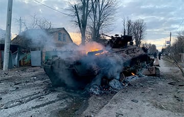 Появились новые фото и видео сожженной техники россиян под Киевом