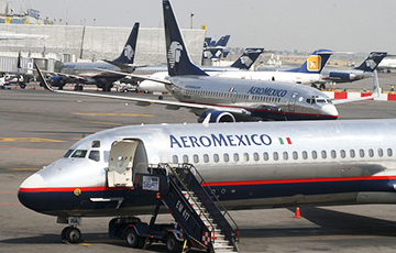 В Мексике разбился самолет с сотней людей на борту