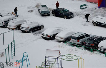 Бобруйчане возмущены СМС, мобилизующими на уборку снега