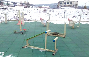 В России детскую площадку отремонтировали в фотошопе