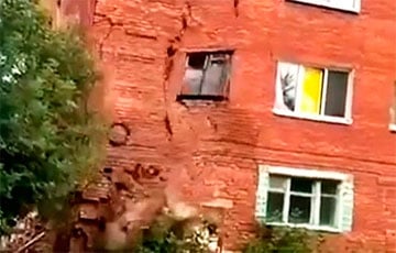 «Приедет и негде жить будет»: пока московиты обсуждали причины войны с Украиной, на их глазах рухнул дом