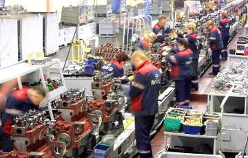 Рабочих Минского моторного завода увольняют перед пенсией