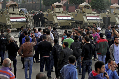 В Каире протесты разогнали танками