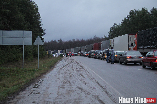 Огромные очереди на белорусско-литовской границе