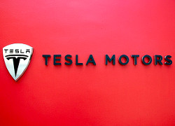 В США владелец Tesla решил превратить электрокар в отель