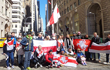 Белорусы провели бело-красно-белый велопарад на Манхеттене