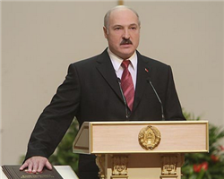 Лукашенко хочет переписать Конституцию