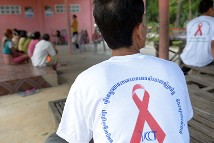 Камбоджийского врача обвинили в заражении ВИЧ ста человек