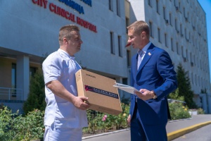 ТРЦ Galleria Minsk передал медицинское оборудование 6-й городской клинической больнице