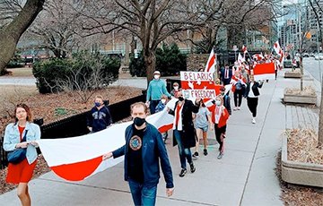 В Торонто прошел мощный белорусский марш
