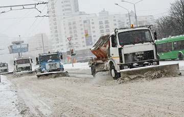 На расчистку снега в Минске отправили более 40 тысяч человек