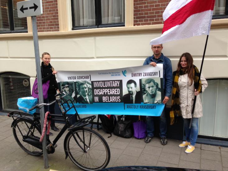 Акция солидарности прошла у посольства Беларуси в Гааге