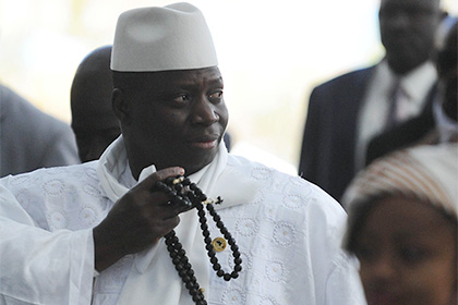Президент Гамбии пригрозил перерезать горло всем геям в стране