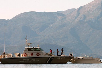 В Греции 12 мигрантов утонули при буксировке их судна пограничниками