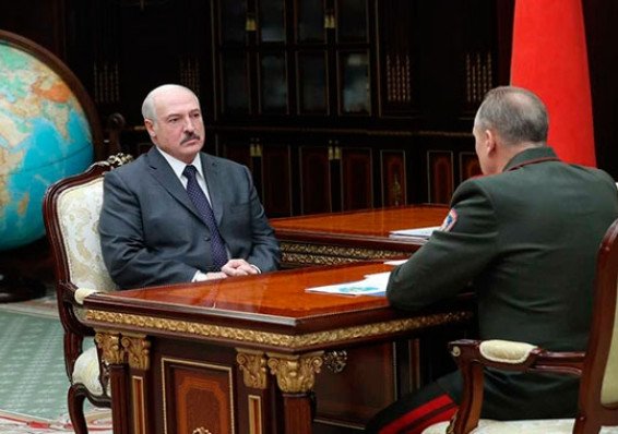 Лукашенко обсудил с главой МЧС коронавирус и пожары
