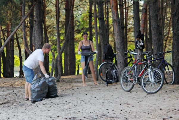 Активисты провели уборку на озере в Бресте