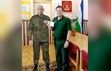 В Московии мертвого оккупанта поместили на снимок, где ему якобы вручают награду