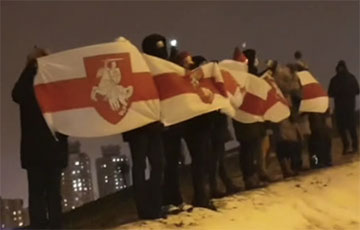 Минчане с самого утра вышли на протесты в Каменной Горке и возле парка Челюскинцев
