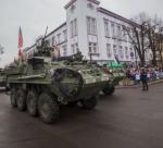 Бронетехника США приняла участие в параде у границы России