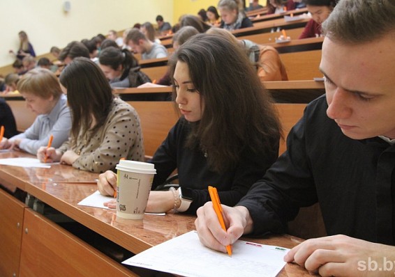 Треть белорусских студентов учатся на юристов и экономистов