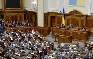Опрос: в Верховную Раду Украины проходят пять партий