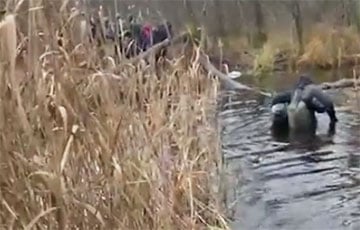 Мигранты по воде идут из Беларуси в Литву: видеофакт