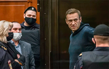 Суд отправил Навального в колонию общего режима на 3,5 года