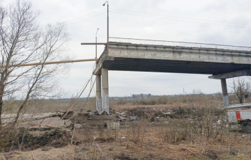 Момент обрушения моста в Вязьме Смоленской области показали на видео