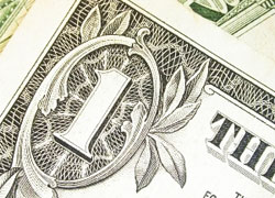 Курс доллара по Нацбанку почти в два раза ниже, чем на черном рынке