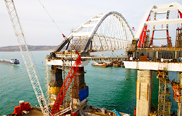 «Нас кинуло государство»:  строителям Крымского моста задолжали денег за полгода