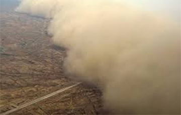 Узбекистане уже два дня продолжается сильнейшая пыльная буря: видео