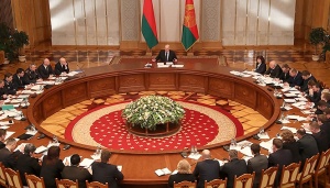 Лукашенко устроил разнос активу Минска: «Сначала дорожники латают ямы, потом коммунальщики взрывают асфальт»...