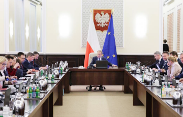 В зале заседания кабинета министров Польши обнаружили подслушивающие устройства