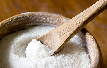Диетологи выяснили, как связаны соль и чувство голода