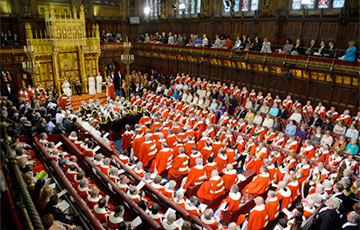 Палата лордов приняла поправку, затрудняющую Brexit