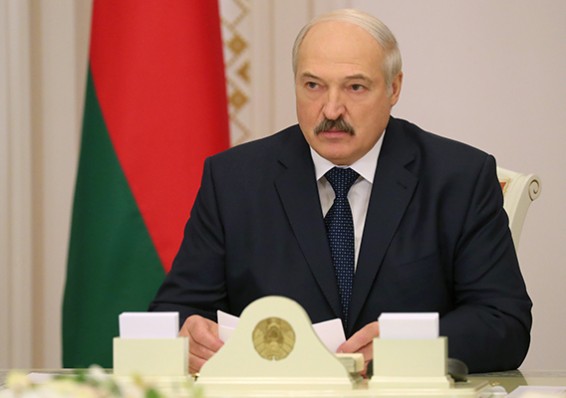 Лукашенко считает недопустимым перекладывать проблемы предприятий и банков на бюджет