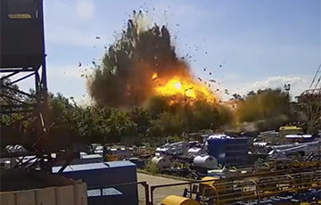 Опубликовано видео момента попадания московитской ракеты по ТЦ в Кременчуге