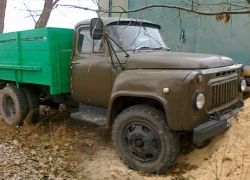 В Ивьевском районе пьяный работник украл грузовик с зерном