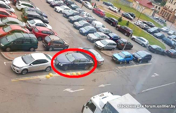 Фотофакт: Белорус «подпер» своим авто Bentley, занявший место для инвалидов