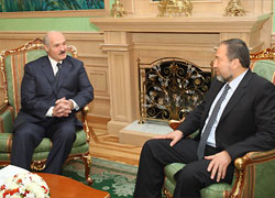 Либермана снова критикуют за дружбу с Лукашенко